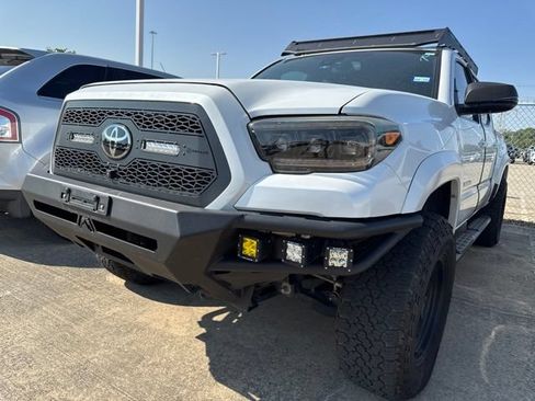 Used 2023 Toyota Tacoma Limited AWD/4WD image 1