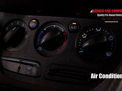 Used 2016 Ford Transit Connect XLT image 27