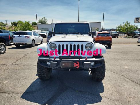 Used 2016 Jeep Wrangler Unlimited Rubicon AWD/4WD image 2