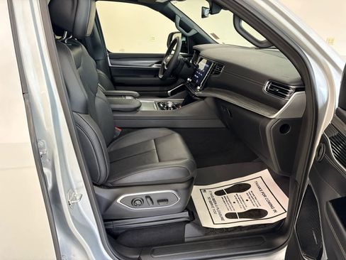 Used 2024 Jeep Wagoneer L Series III w/ Premium Group I AWD/4WD image 28