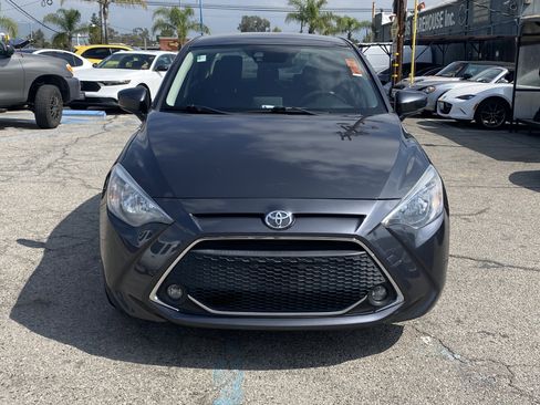 Used 2020 Toyota Yaris LE image 3