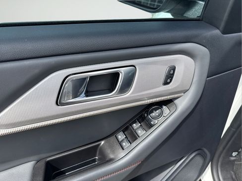 Used 2025 Ford Explorer Active RWD image 16