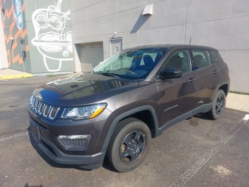 Used 2018 Jeep Compass Sport AWD/4WD image 4