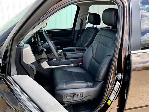 Used 2024 Toyota Tundra Limited w/ Power Package image 32