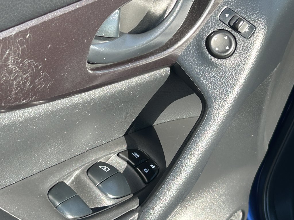 Used 2021 Nissan Rogue Sport S AWD/4WD image 25