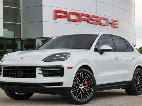 Certified 2025 Porsche Cayenne S AWD/4WD image 6