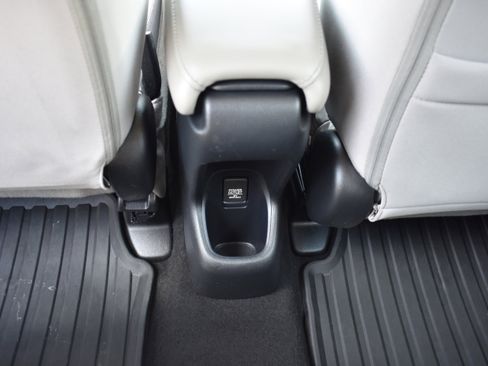 Certified 2018 Honda HR-V LX image 28