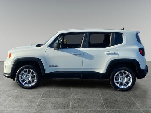 Used 2023 Jeep Renegade Latitude AWD/4WD image 2