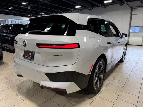 Used 2025 BMW iX xDrive50 AWD/4WD image 4