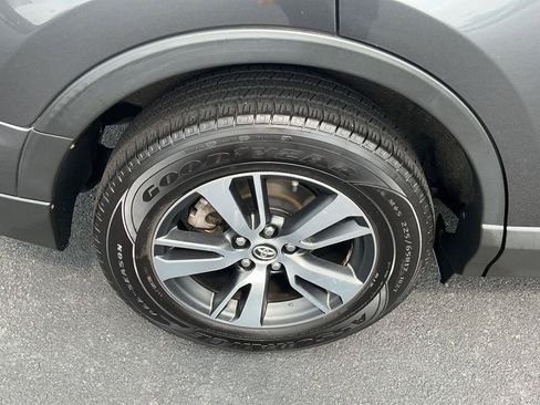 Used 2018 Toyota RAV4 XLE AWD/4WD image 6