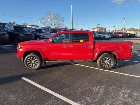 Used 2022 Toyota Tacoma Limited image 6