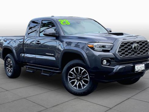 Used 2023 Toyota Tacoma TRD Sport image 2