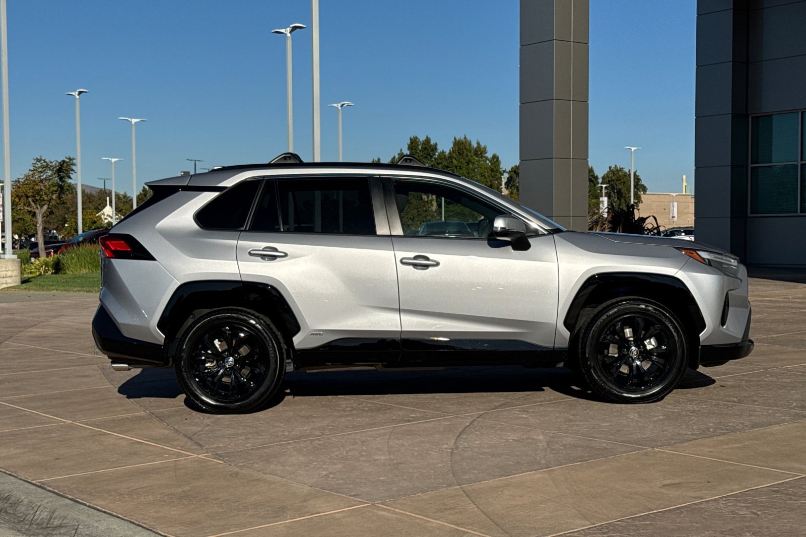 Certified 2024 Toyota RAV4 SE w/ Convenience Package AWD/4WD image 3