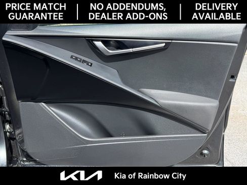 Used 2025 Kia Niro LX image 21