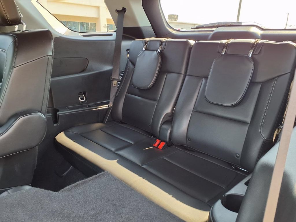 Used 2024 Ford Explorer XLT w/ Equipment Group 202A AWD/4WD image 19