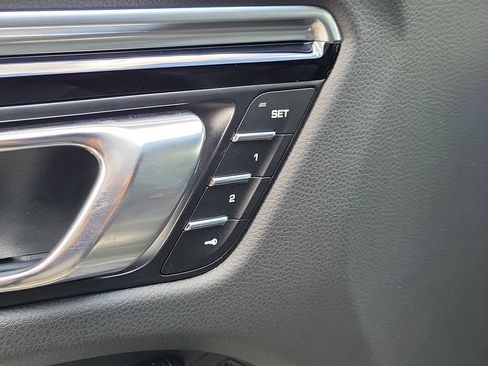 Certified 2025 Porsche Macan AWD/4WD image 26