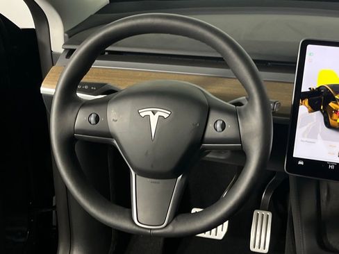 Used 2024 Tesla Model Y Performance image 12