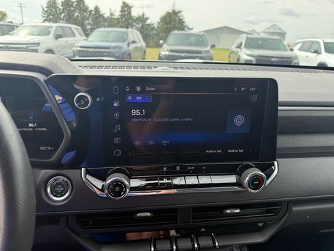 Used 2024 Chevrolet Colorado Trail Boss w/ Technology Package image 18