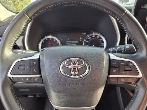 Certified 2024 Toyota Highlander XLE image 23