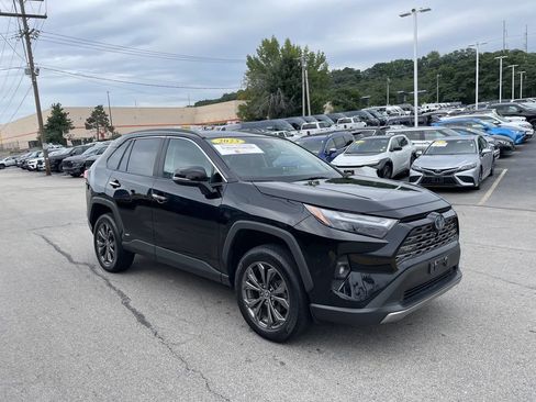 Certified 2023 Toyota RAV4 Limited AWD/4WD image 6