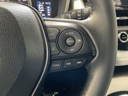 Used 2021 Toyota Corolla SE w/ SE Preferred Package image 13