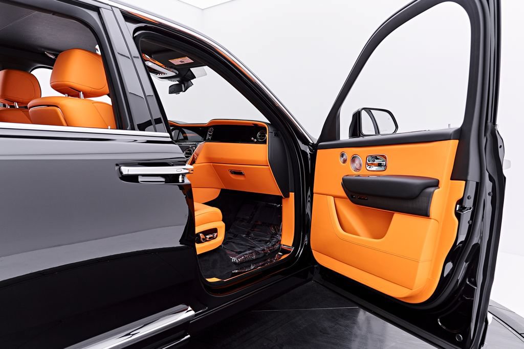 Used 2026 Rolls-Royce Cullinan w/ Cullinan Package AWD/4WD image 31