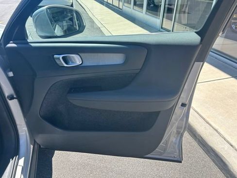 Used 2025 Volvo XC40 B5 Core AWD/4WD image 14