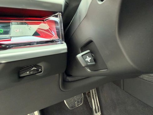 Used 2023 BMW 760i xDrive w/ Executive Package image 17