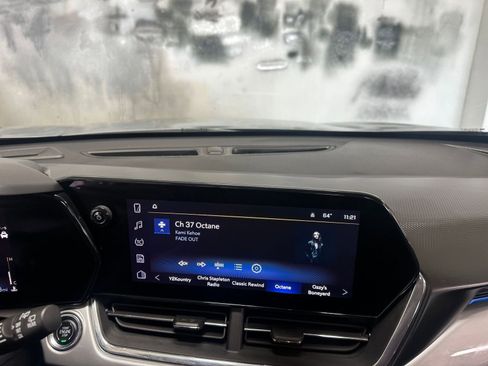 Used 2025 Chevrolet Trax LT image 18