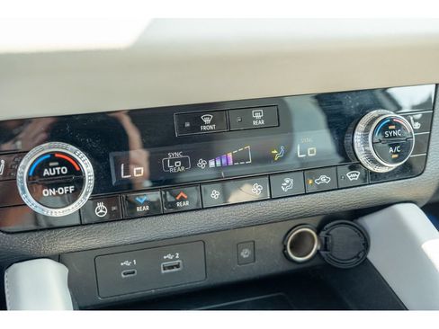 Used 2024 Mitsubishi Outlander SEL AWD/4WD image 30