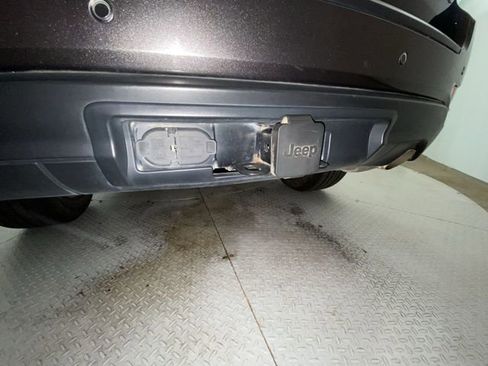 Used 2021 Jeep Grand Cherokee Laredo AWD/4WD image 27