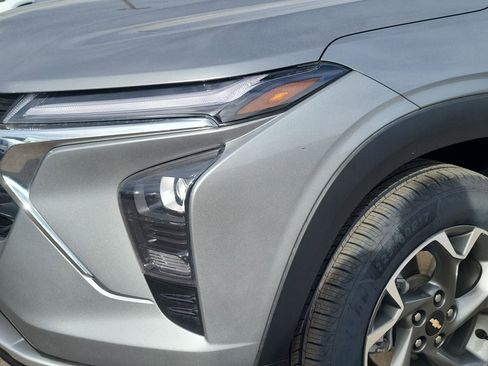Used 2024 Chevrolet Trax LT w/ Driver Confidence Package image 8