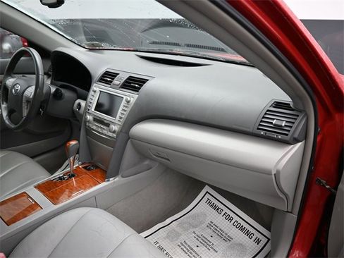 Used 2010 Toyota Camry XLE image 8