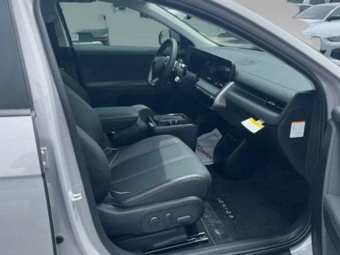 Used 2025 Hyundai Ioniq 5 SEL RWD image 3