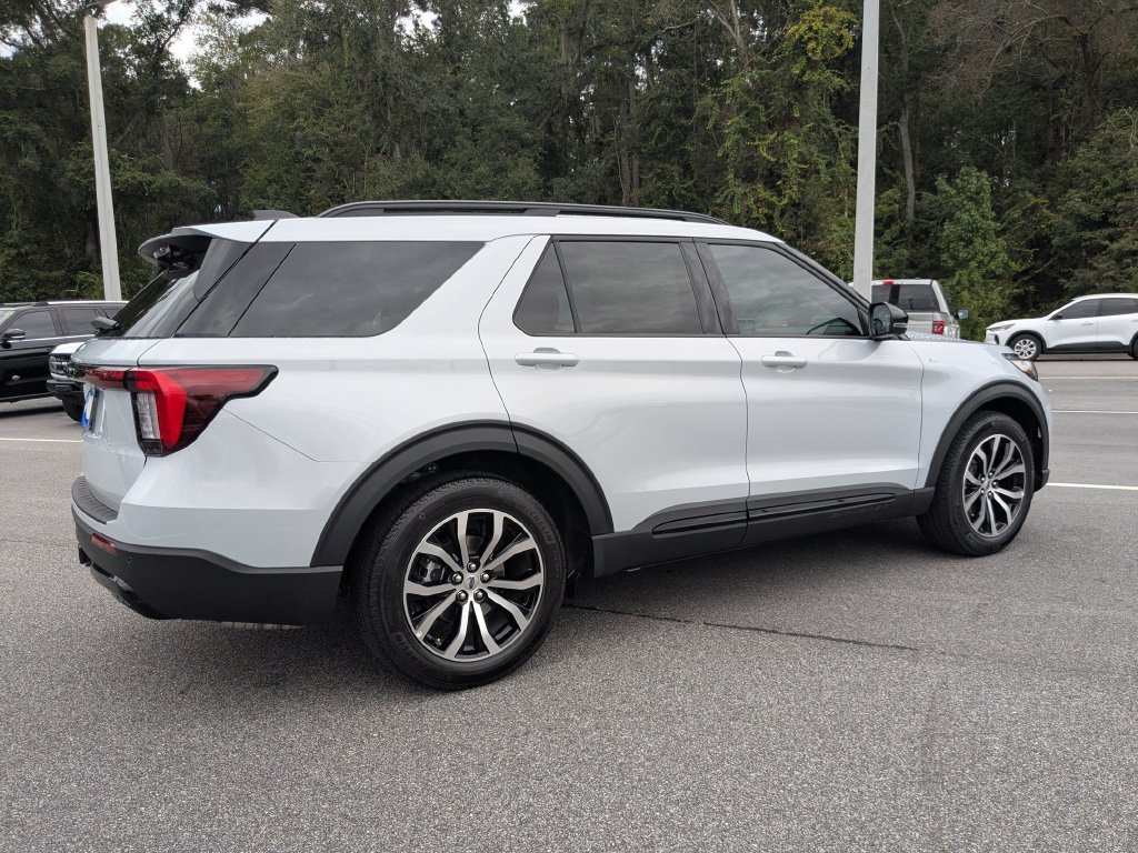 New 2026 Ford Explorer ST-Line RWD image 4