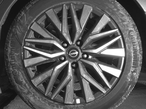 Used 2025 Nissan Altima 2.5 SV FWD image 14