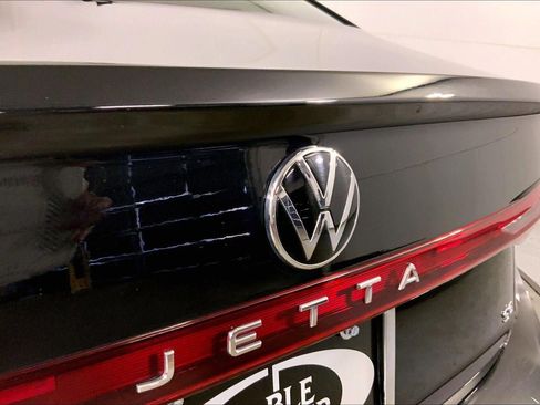 Used 2025 Volkswagen Jetta SE FWD image 30