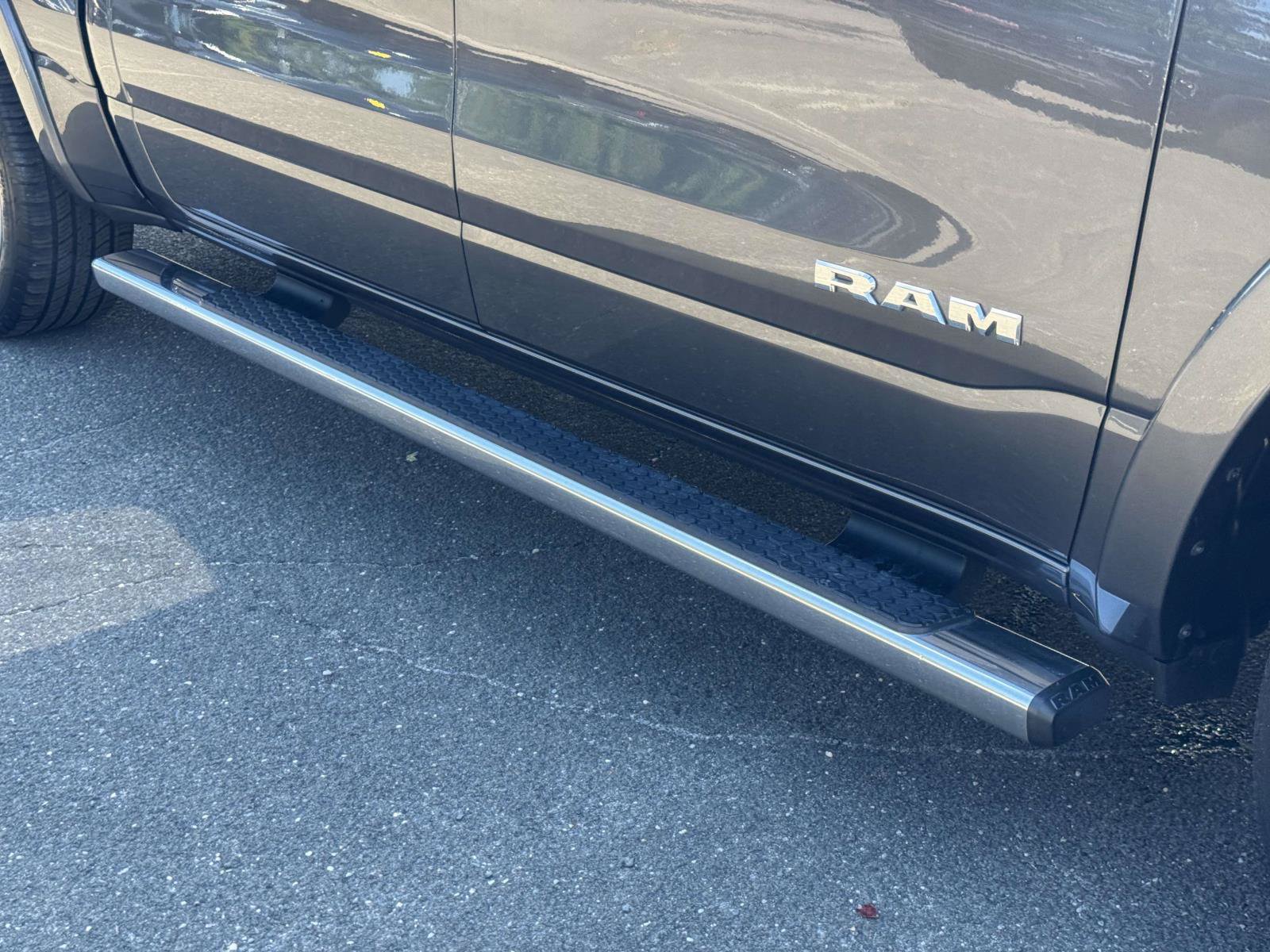 Used 2020 RAM 1500 Laramie AWD/4WD image 9