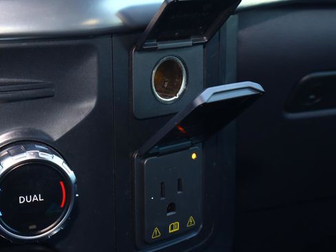 Used 2022 Ford F150 Lariat w/ Equipment Group 502A High image 31