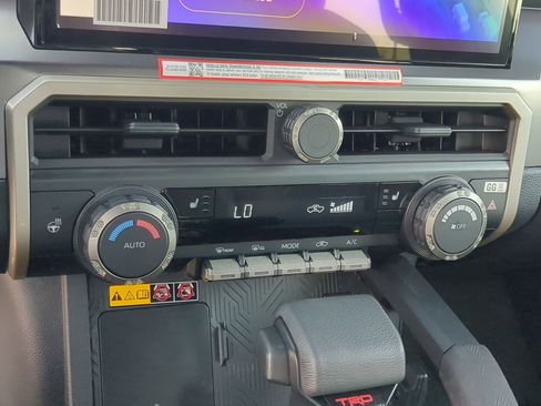 Used 2025 Toyota Tacoma TRD Sport w/ TRD Sport Upgrade Package AWD/4WD image 18