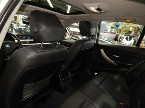 Used 2018 BMW 320i xDrive 320i xDrive AWD w/ Convenience Package image 18