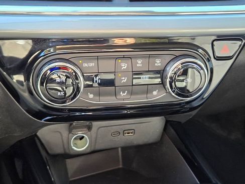 Certified 2025 Chevrolet Trax LT w/ LT Convenience Package image 34