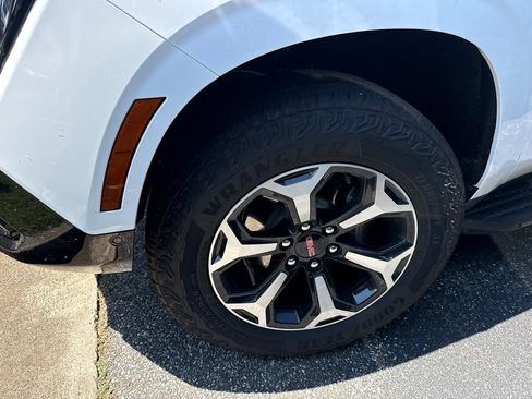 Used 2025 GMC Yukon AT4 AWD/4WD image 6