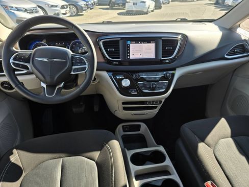 Used 2024 Chrysler Voyager LX FWD image 21
