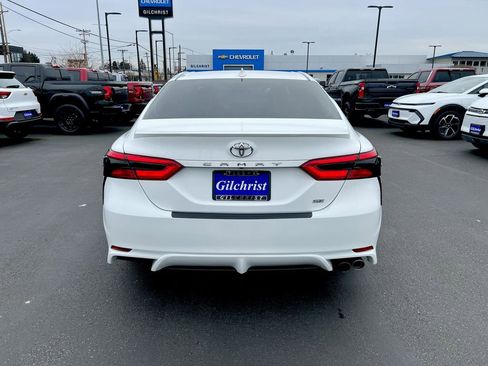 Used 2019 Toyota Camry SE w/ Carpet Mat Package image 25