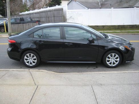 Used 2021 Toyota Corolla LE image 8