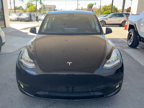 Used 2022 Tesla Model Y Long Range image 2
