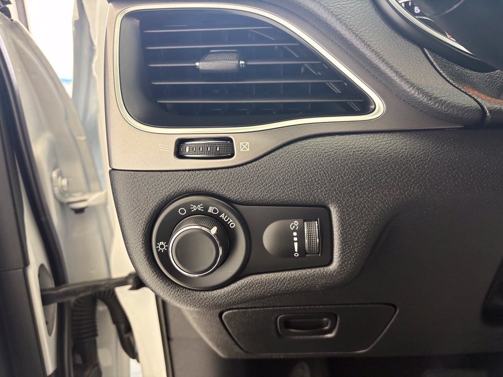Used 2020 Jeep Cherokee Latitude FWD image 6