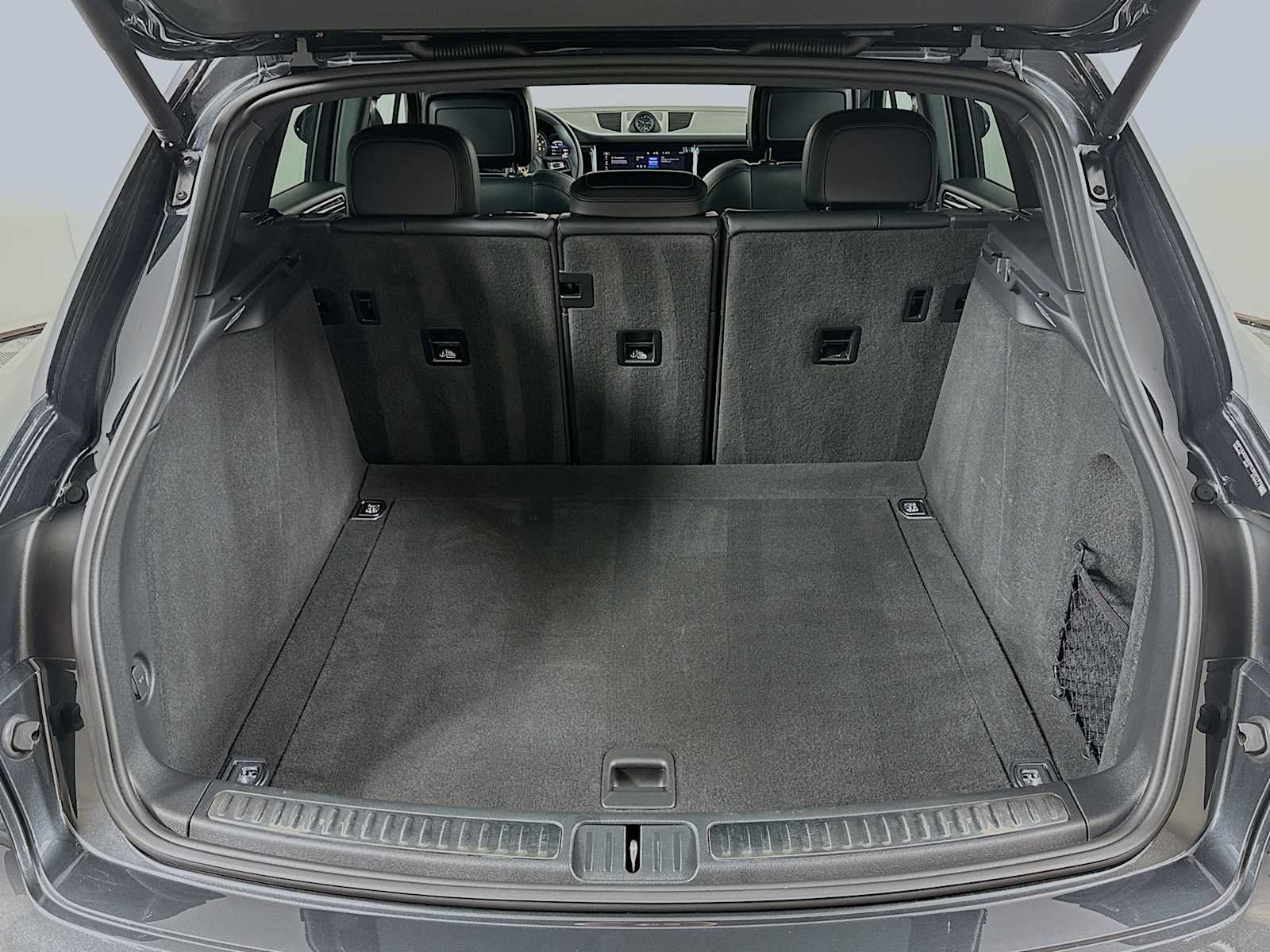 Certified 2026 Porsche Macan AWD/4WD image 27