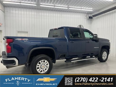 Used 2023 Chevrolet Silverado 2500 LT w/ Convenience Package AWD/4WD image 2